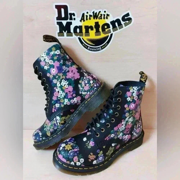 NEW Dr. Martens 1460 Pascal Floral Leather 8-Eye Boots Women’s EU 38 US 7